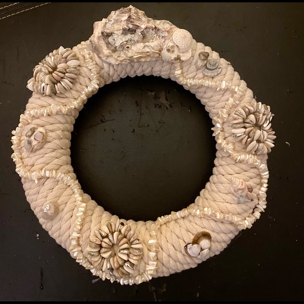 Beautiful Sea Shell wreath! - Picture 2 of 2